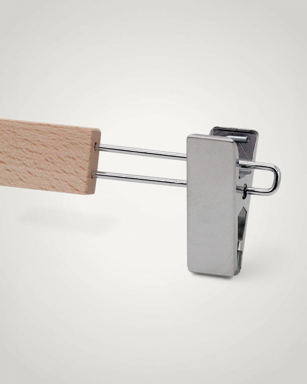 Umeraș lemn pentru fuste sau pantaloni, cu clipsuri metalice ajustabile