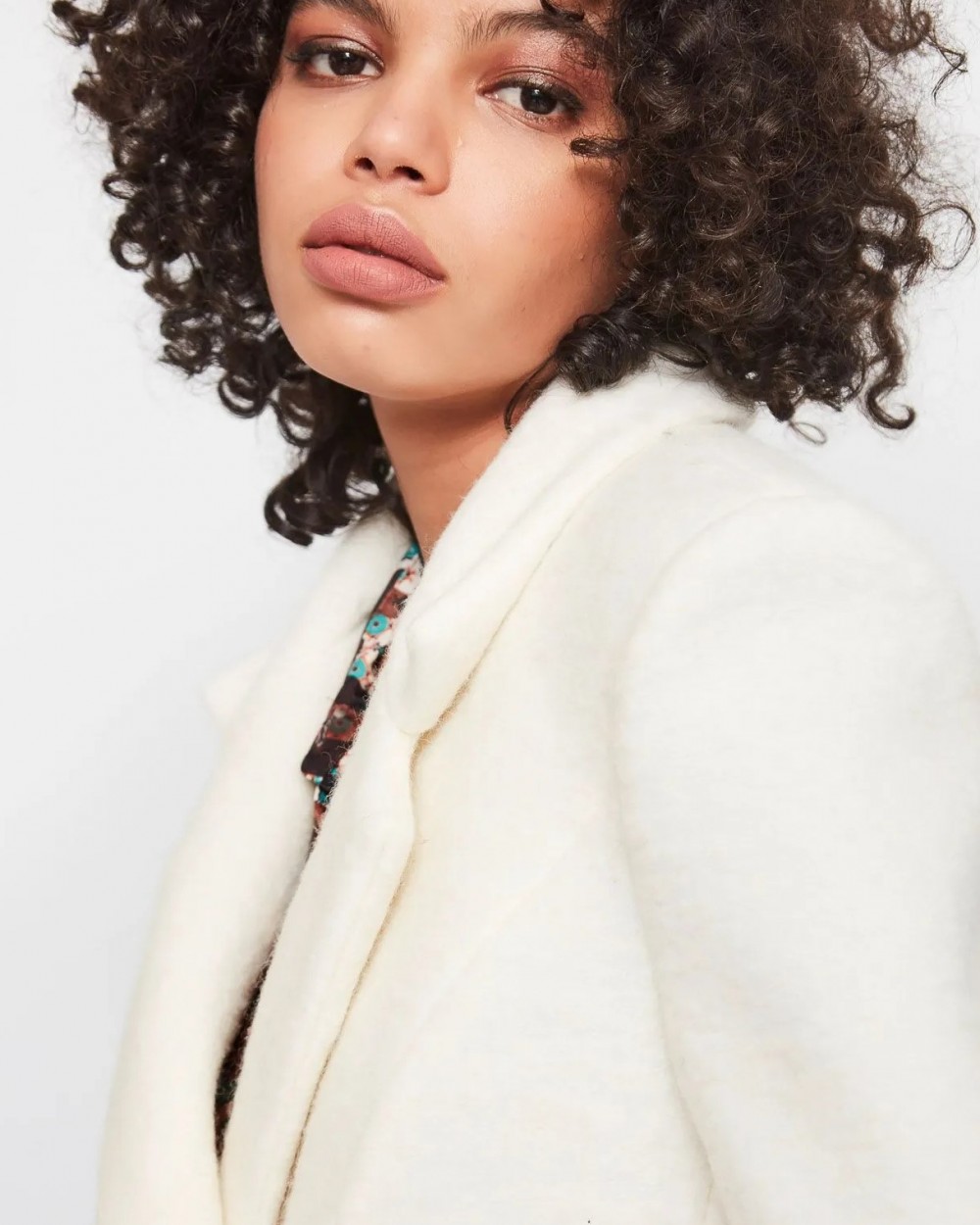 Haina Gaudi Alba Compozitie Lana Haina Gaudi Alba Compozitie Lana