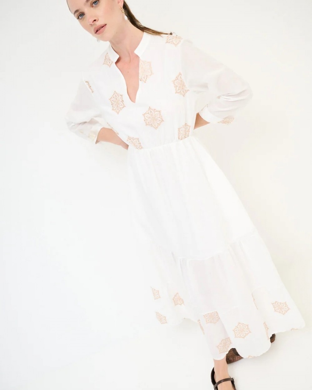 Rochie alba cu broderie 