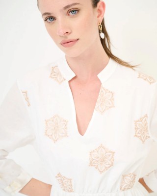 Rochie alba cu broderie 