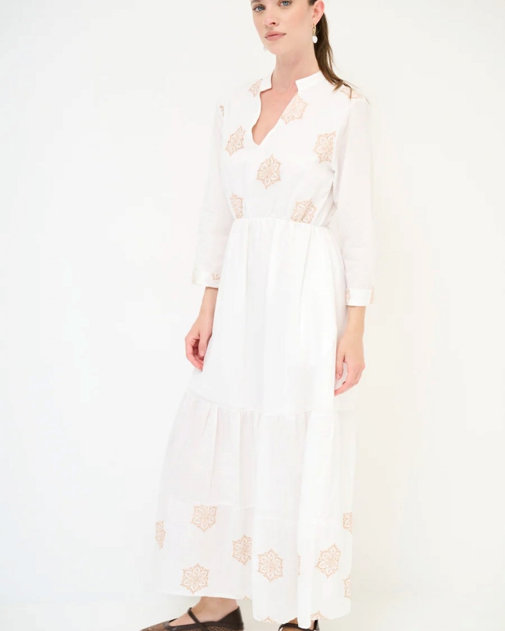 Rochie alba cu broderie 