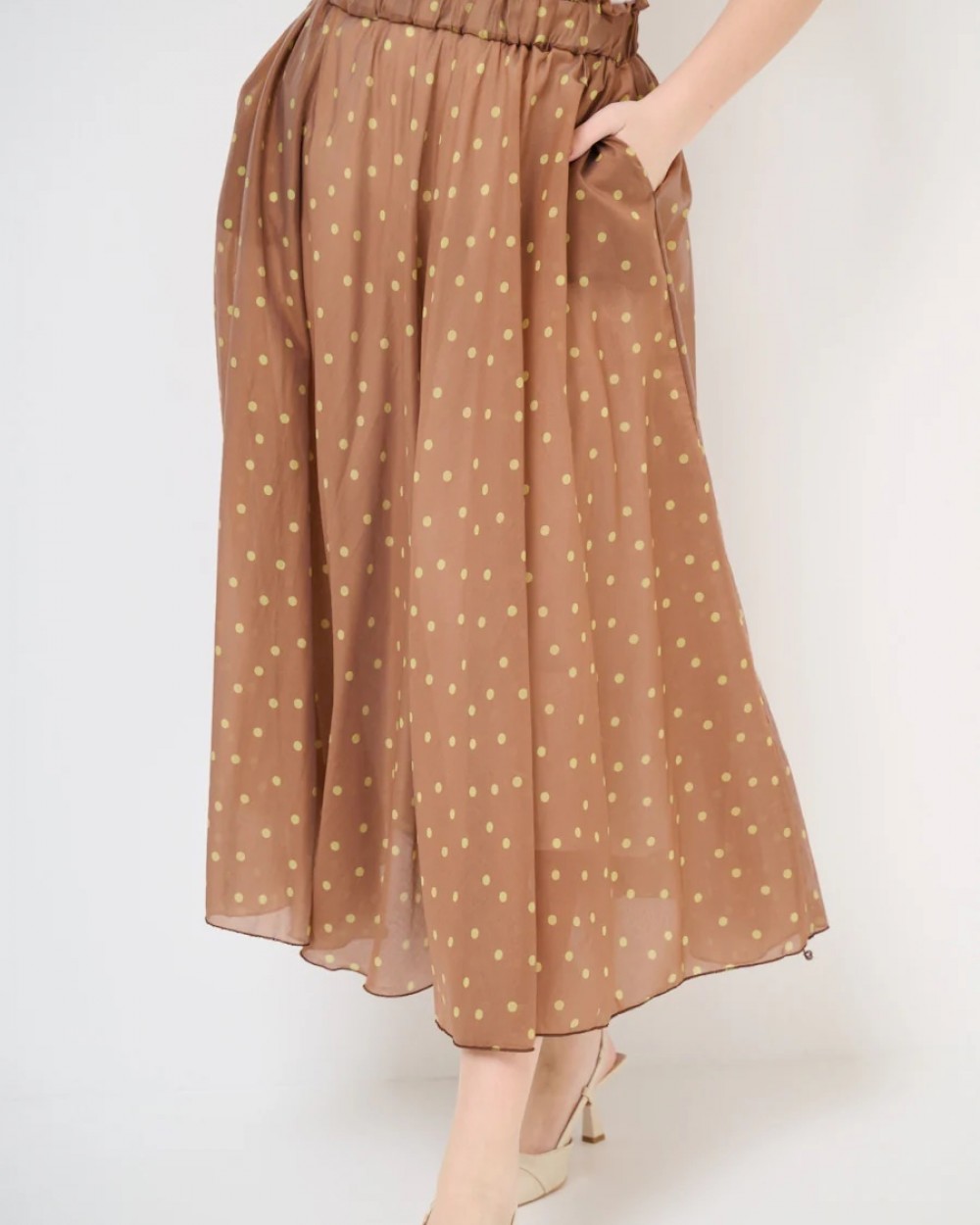 Fusta vaporoasa cu buline si buzunare