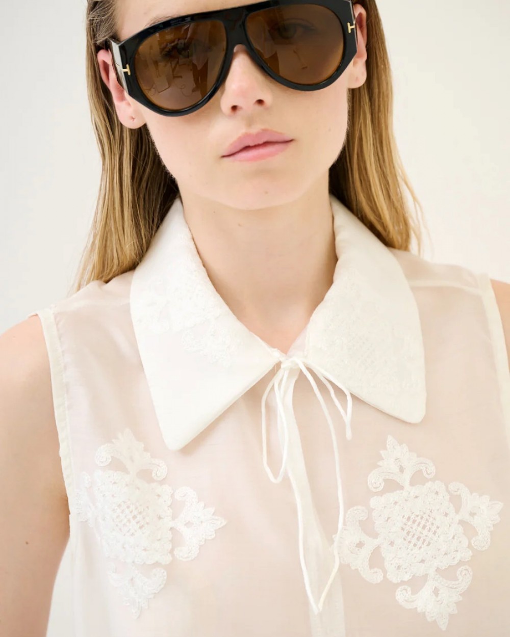 Camasa alba cu broderie fara maneci lyocell