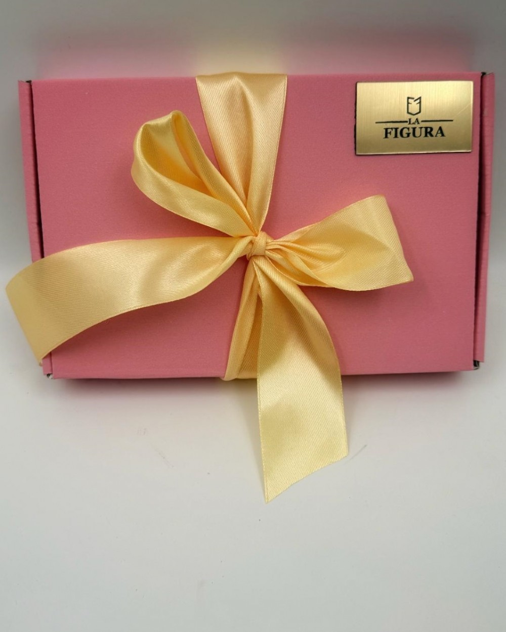 Set esarfa Giallo Incanto : esarfa mix matase si vascoza, inel esarfa, pinuri sacou, semn de carte din piele