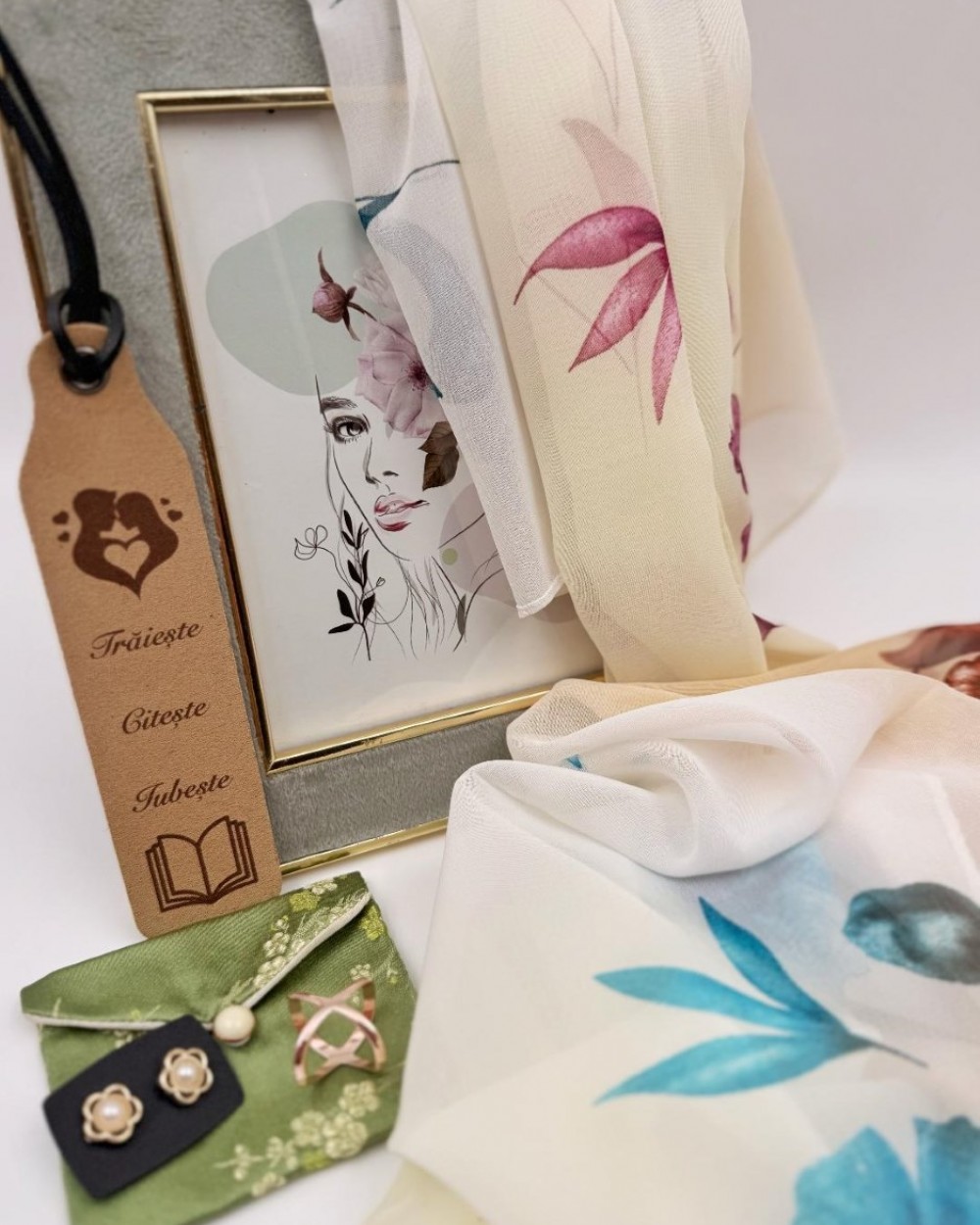 Set esarfa Giallo Incanto : esarfa mix matase si vascoza, inel esarfa, pinuri sacou, semn de carte din piele