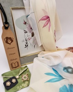 Set esarfa Giallo Incanto : esarfa mix matase si vascoza, inel esarfa, pinuri sacou, semn de carte din piele