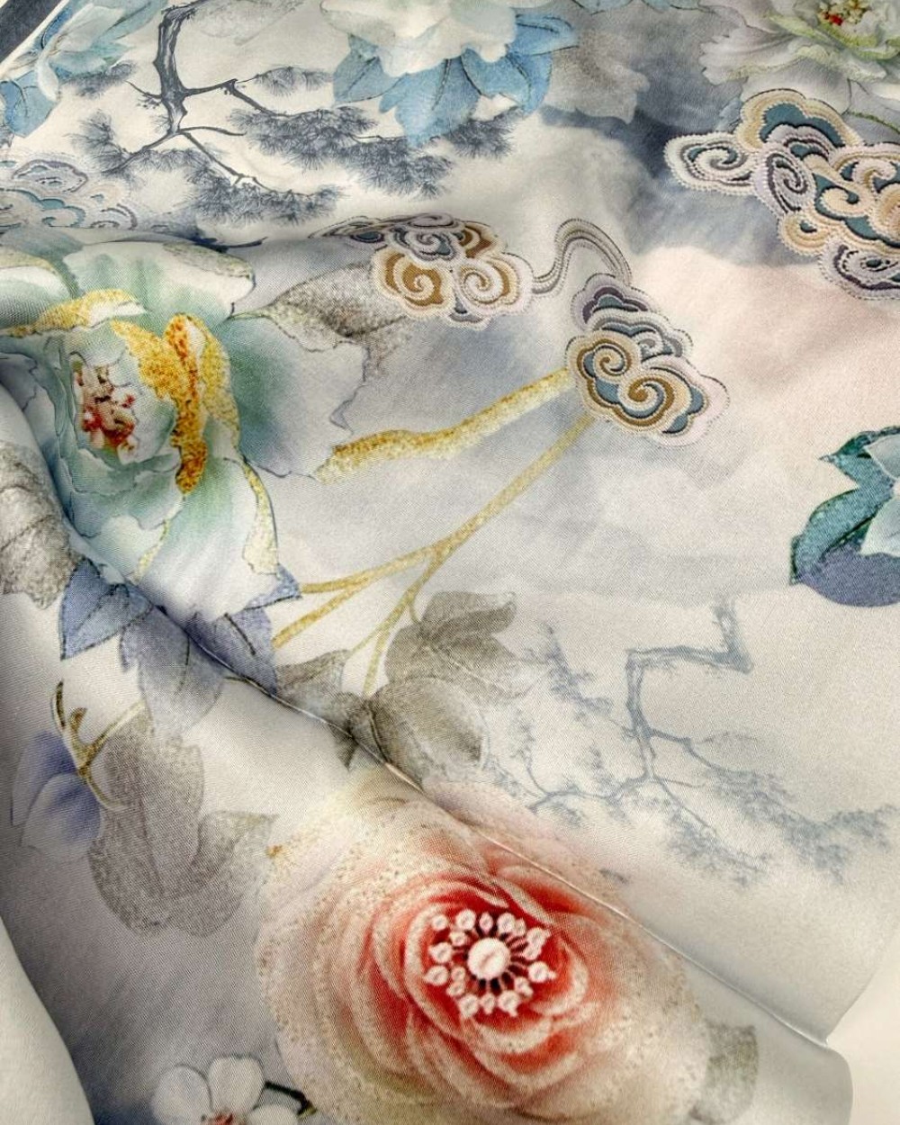 Set esarfa Jardin Artistique: esarfa matase, inel esarfa, felicitare, semn de carte piele