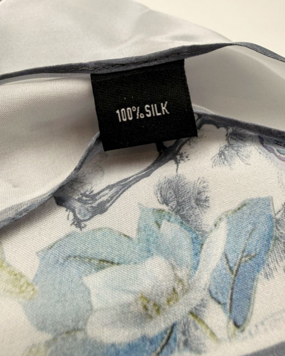 Set esarfa Jardin Artistique: esarfa matase, inel esarfa, felicitare, semn de carte piele