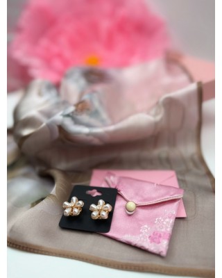 Set esarfa Soft Blossom & Pearls: esarfa matase, butoni camasa perle