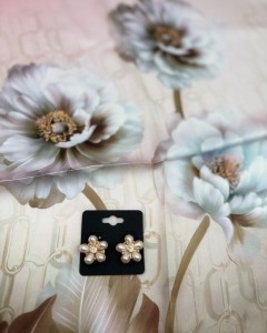 Set esarfa Soft Blossom & Pearls: esarfa matase, butoni camasa perle Set esarfa Soft Blossom & Pearls: esarfa matase, butoni camasa perle