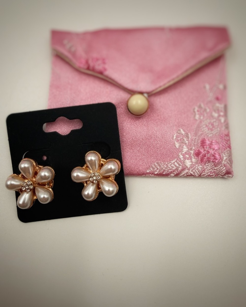 Set esarfa Soft Blossom & Pearls: esarfa matase, butoni camasa perle