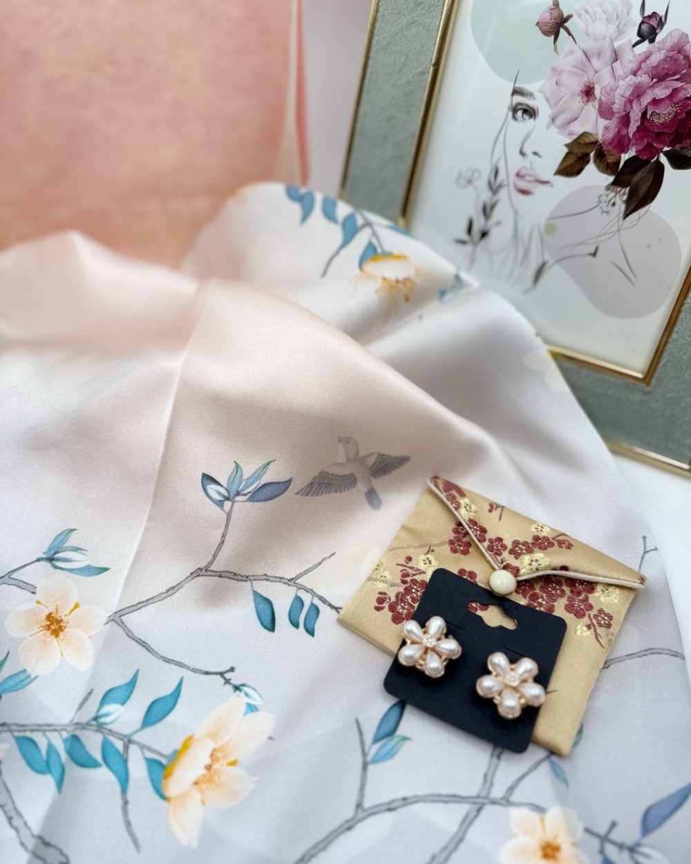 Set esarfa Adiere de Cireș : esarfa matase, butoni camasa perle