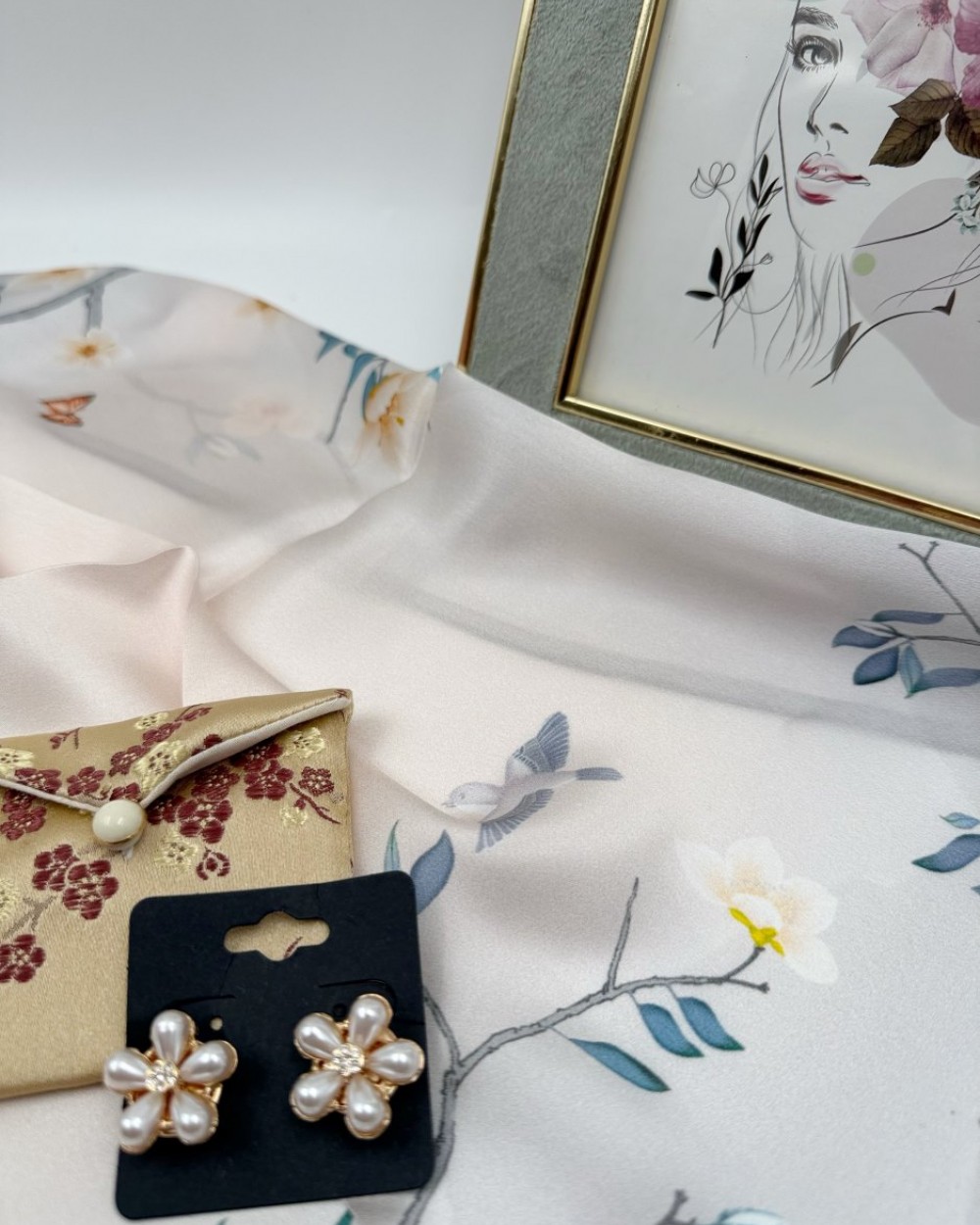 Set esarfa Adiere de Cireș : esarfa matase, butoni camasa perle