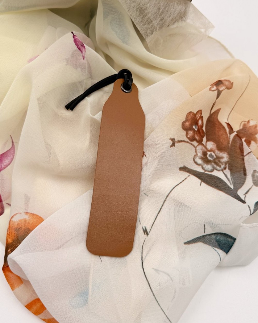 Set esarfa Giallo : esarfa mix matase si vascoza, semn de carte din piele