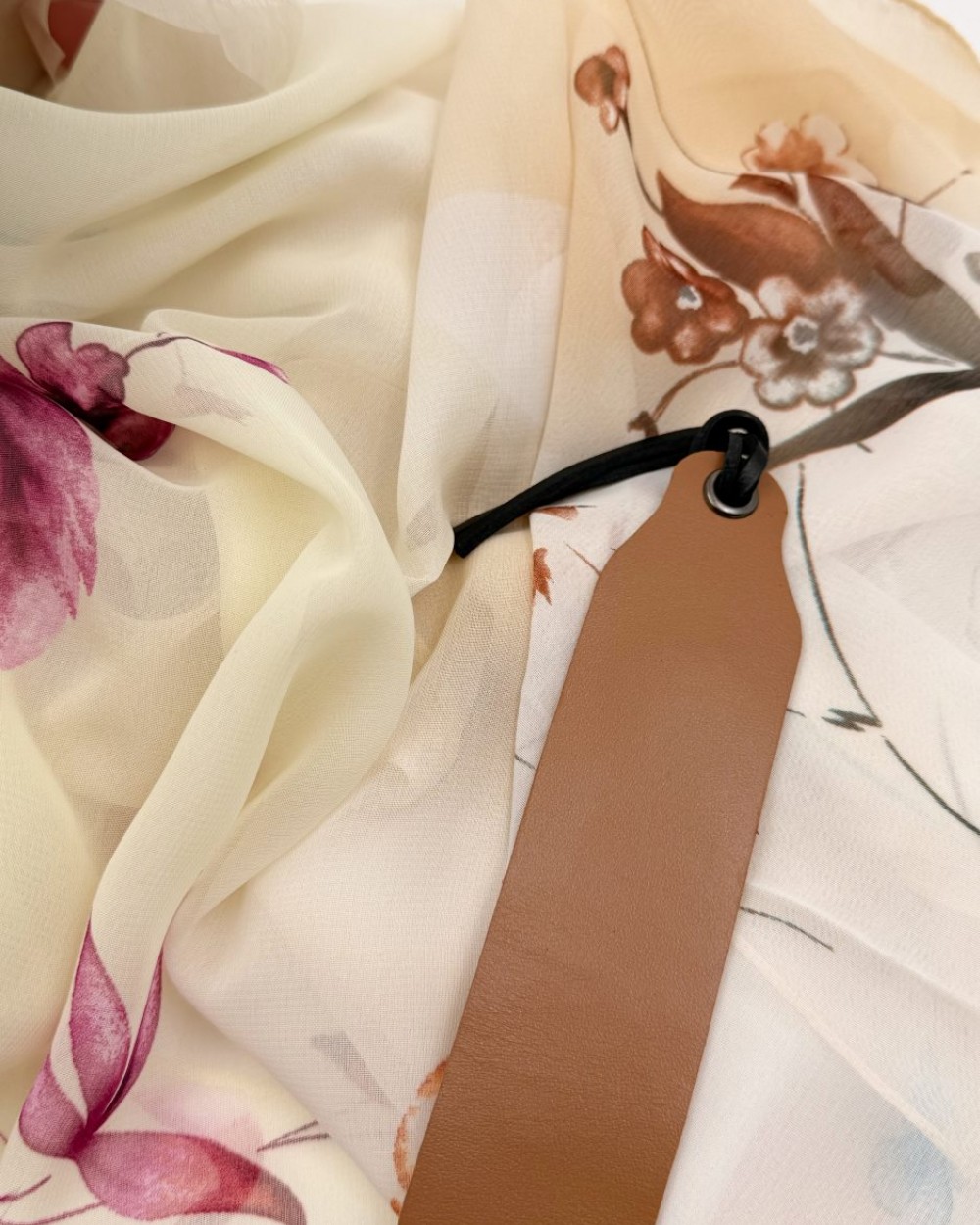 Set esarfa Giallo : esarfa mix matase si vascoza, semn de carte din piele