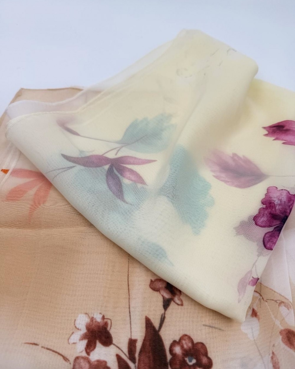 Set esarfa Giallo : esarfa mix matase si vascoza, semn de carte din piele