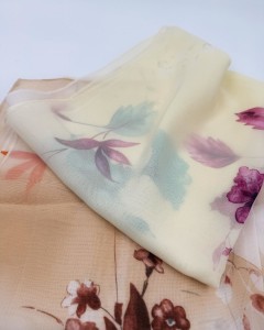 Set esarfa Giallo : esarfa mix matase si vascoza, semn de carte din piele