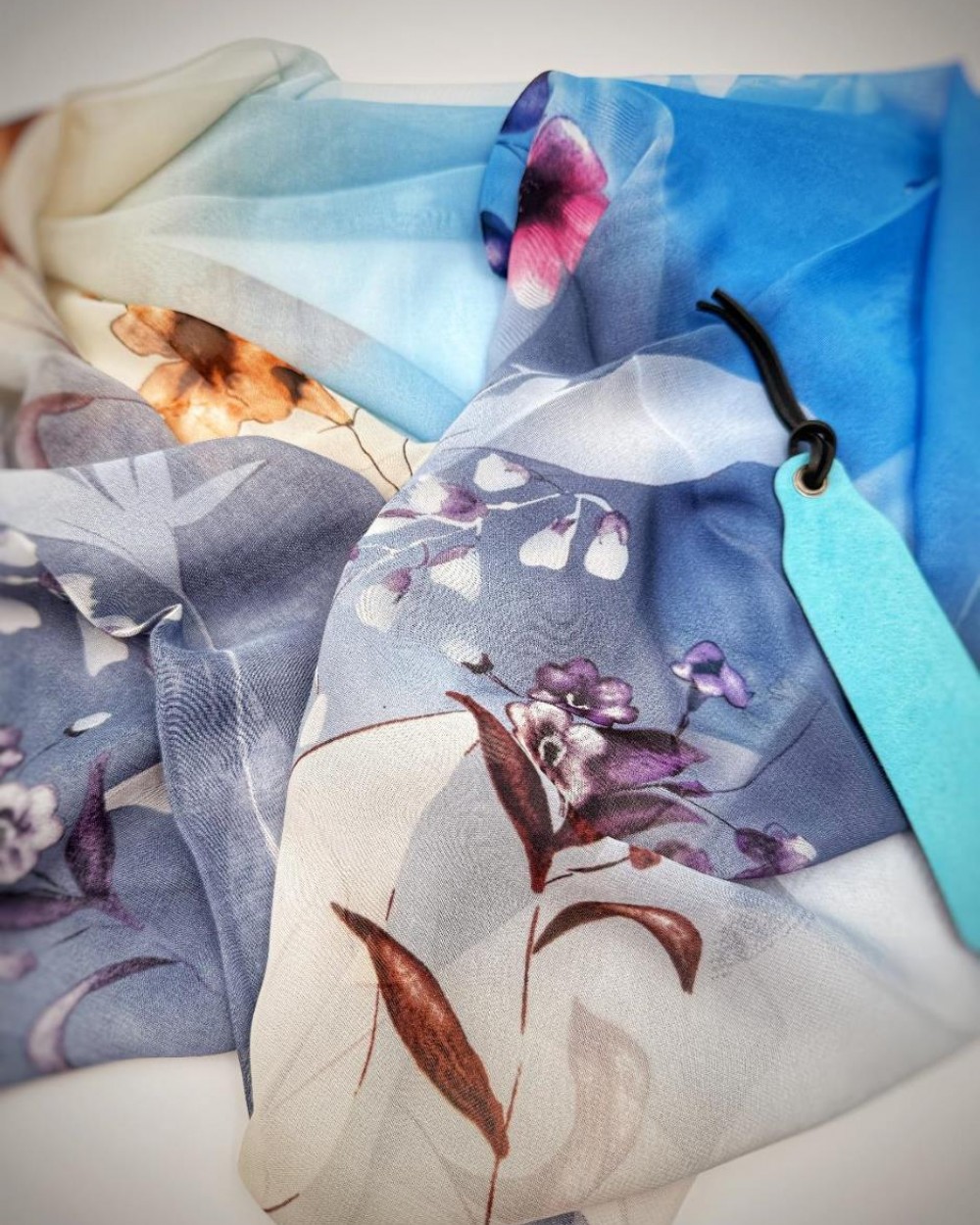 Set esarfa Misty Azure: esarfa, semn de carte din piele