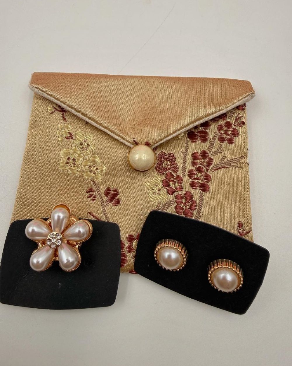 Set esarfa Primavera : esarfa matase, pinuri sacou, capac nasture camasa