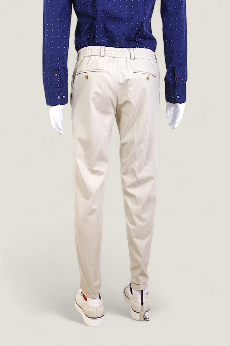 Pantaloni Barbati Bej Confort Fit cu Elastic In Talie Slim Fit La Figura Pantaloni Barbati Bej Confort Fit cu Elastic In Talie Slim Fit La Figura