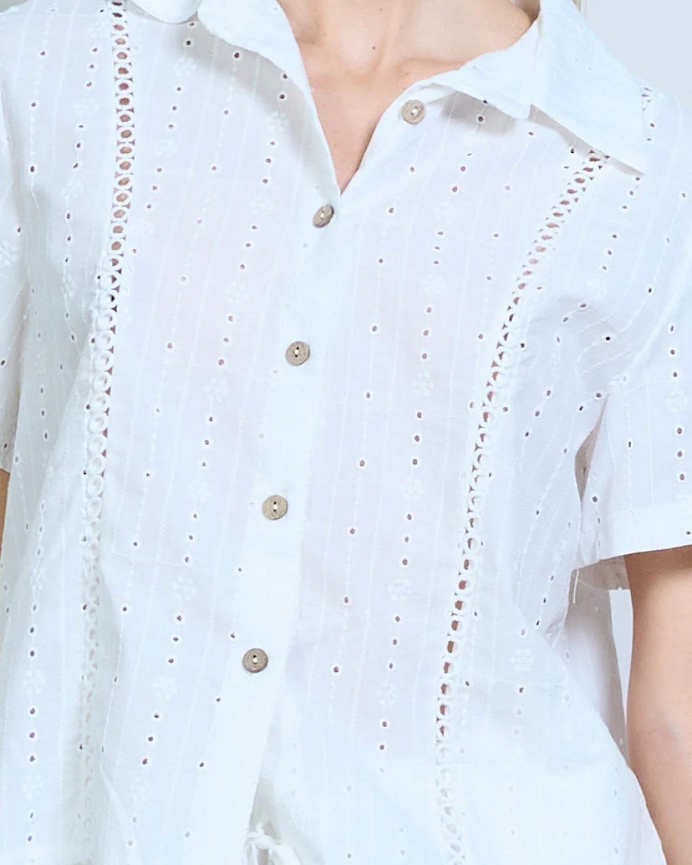 Set camasa si pantaloni albi cu broderie sparta din bumbac dama