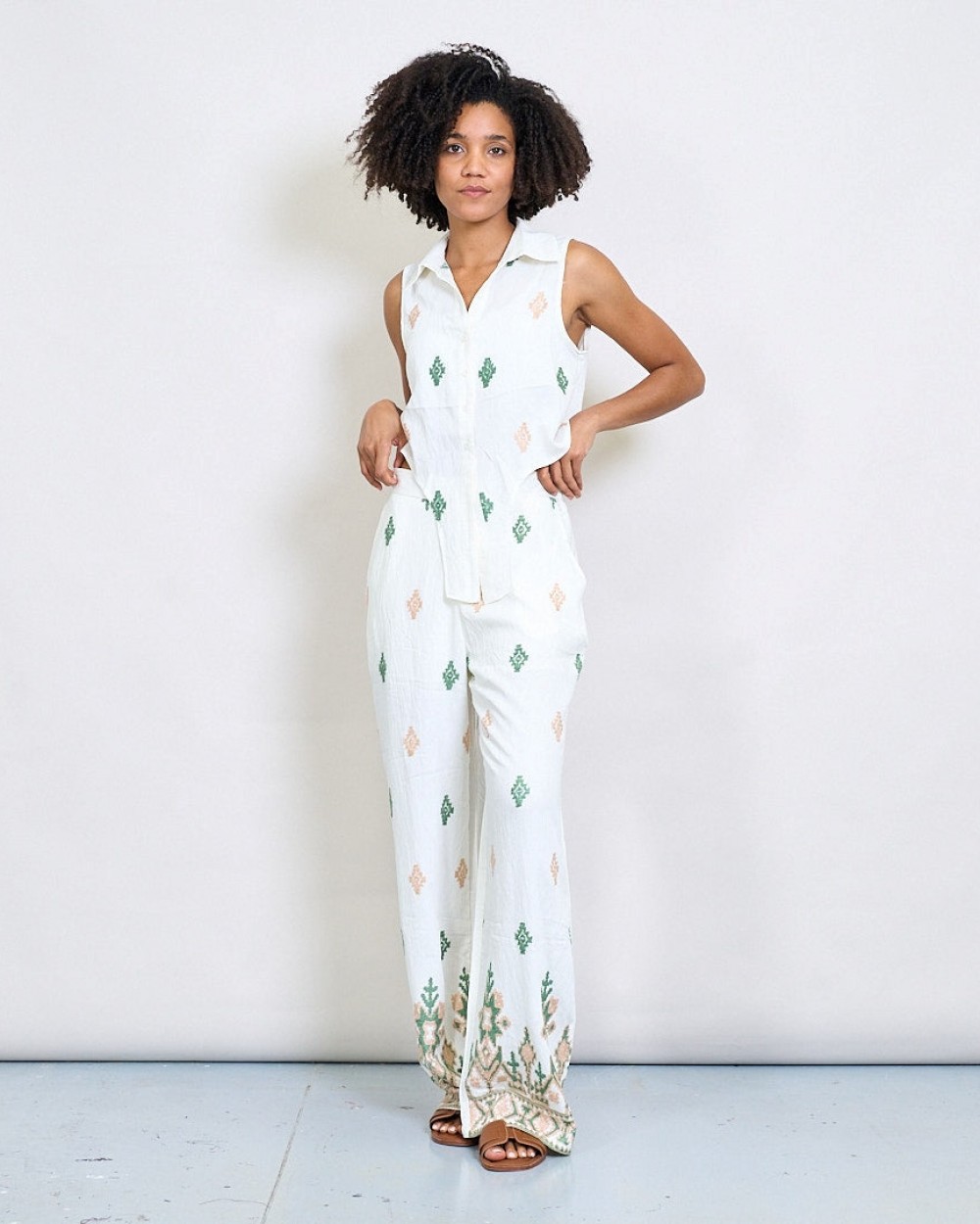 Set alb top si pantaloni din bumbac cu broderie