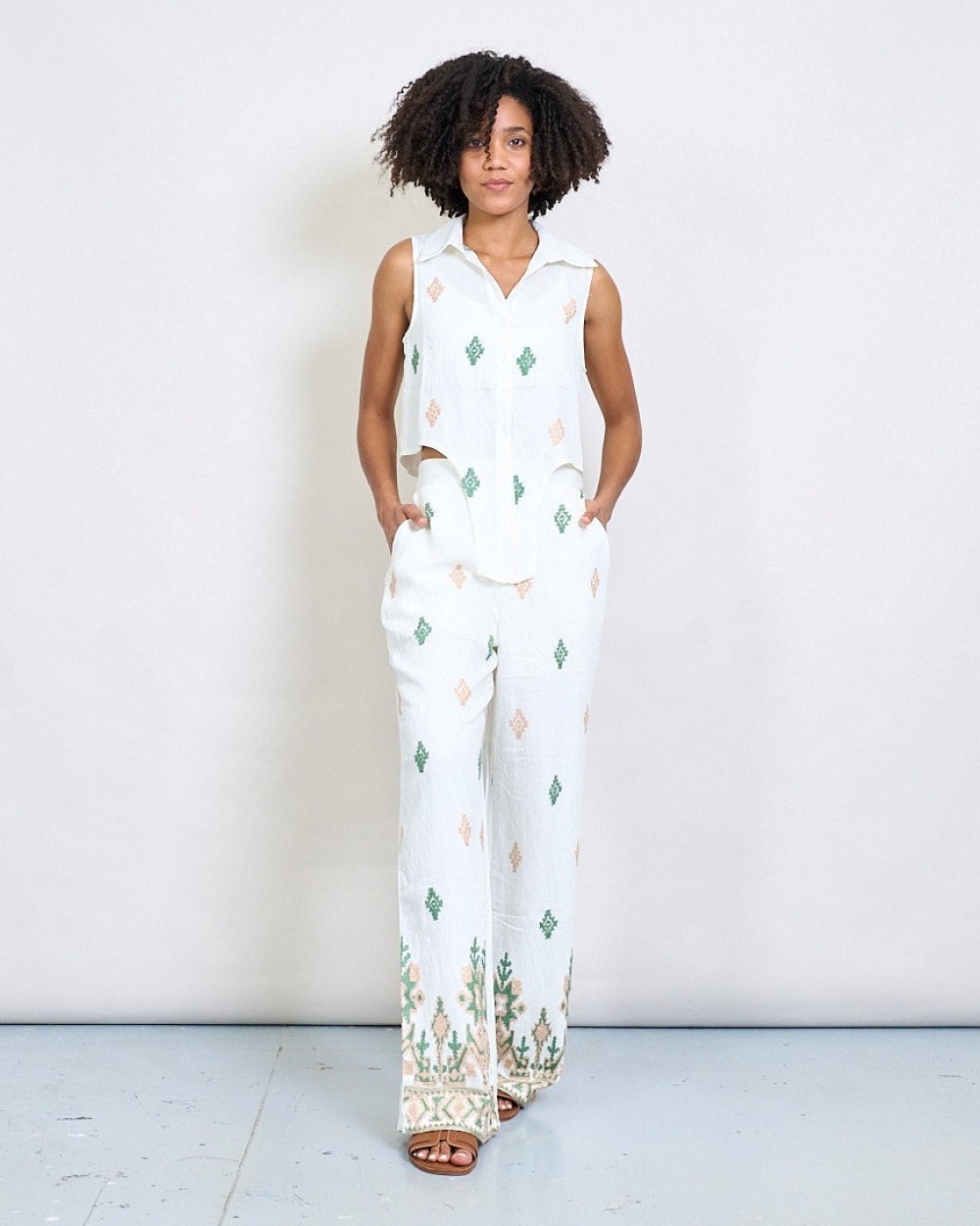 Set alb top si pantaloni din bumbac cu broderie