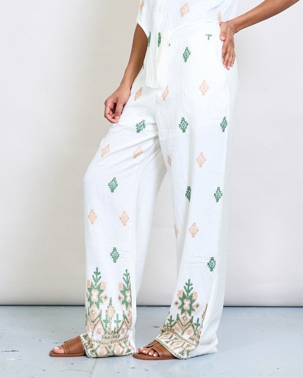 Set alb top si pantaloni din bumbac cu broderie