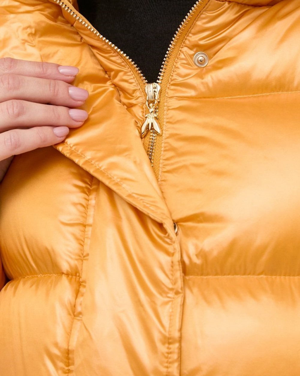 Geaca de puf si pene Patrizia Pepe scurta galbena marimea 40IT/S Geaca de puf si pene Patrizia Pepe scurta galbena marimea 40IT/S